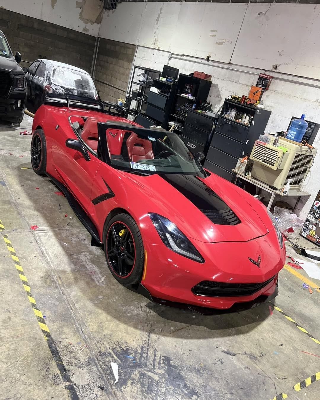 Chevrolet Corvette Stingray convertible en rojo