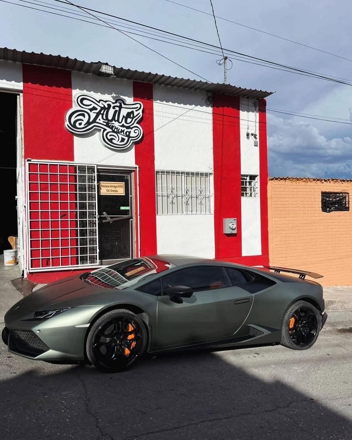 Lamborghini Huracán con wrap mate verde militar